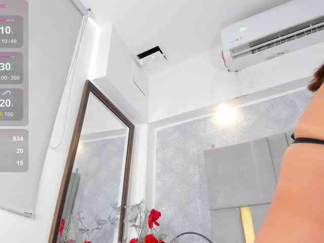 MilaSaenz webcam