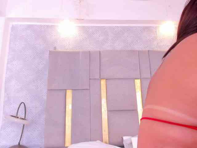 MilaSaenz webcam