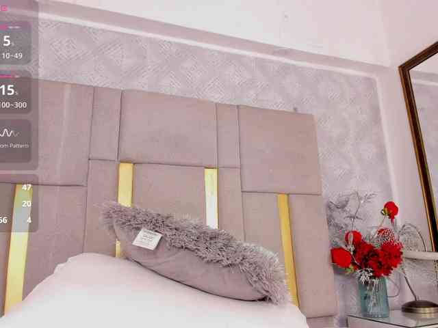 MilaSaenz webcam