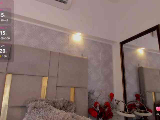 MilaSaenz webcam