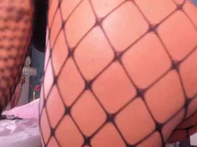 MilaSaenz webcam