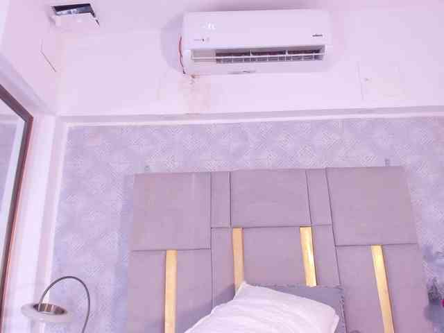 MilaSaenz webcam