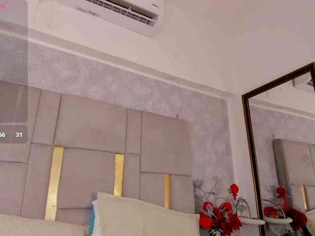 MilaSaenz webcam
