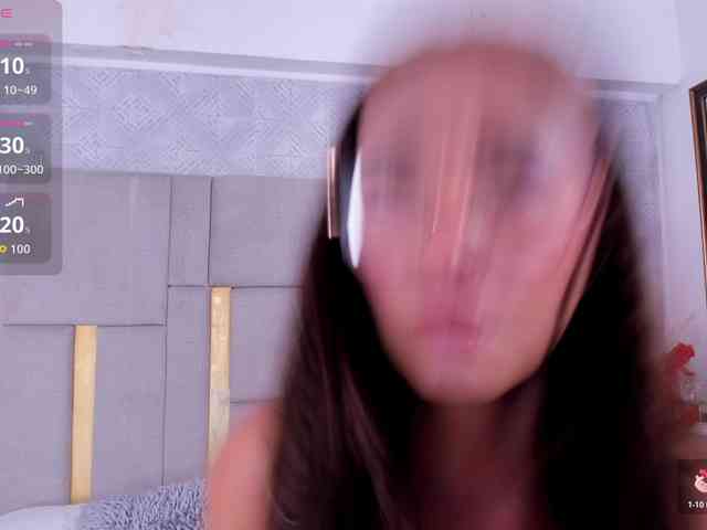 MilaSaenz webcam