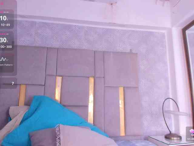 MilaSaenz webcam
