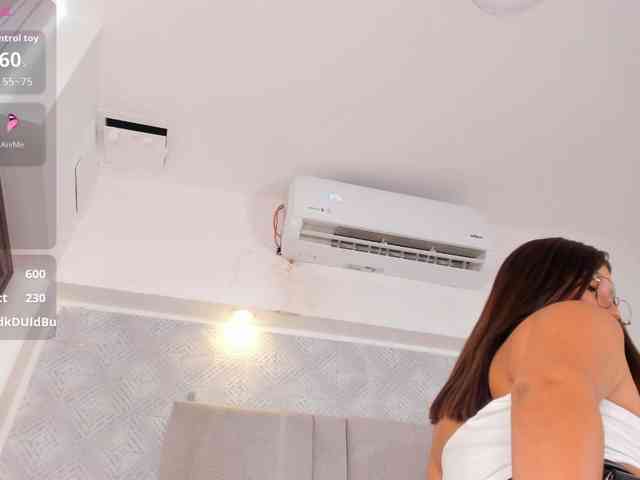 MilaSaenz webcam
