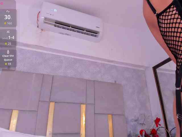MilaSaenz webcam