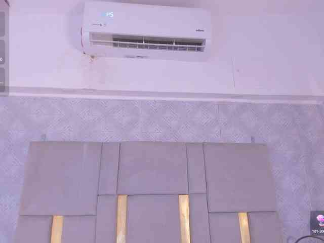 MilaSaenz webcam