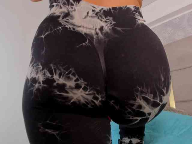 MilaSaenz webcam