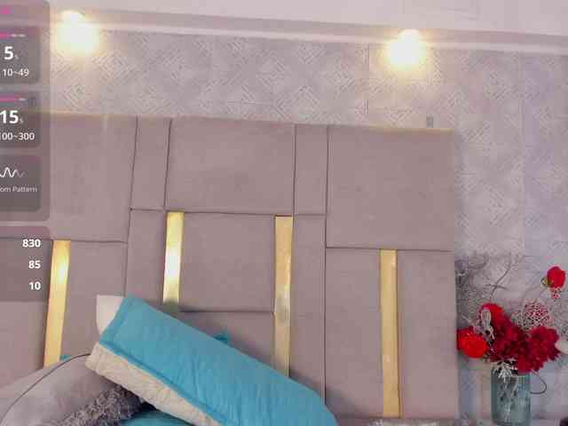 MilaSaenz webcam