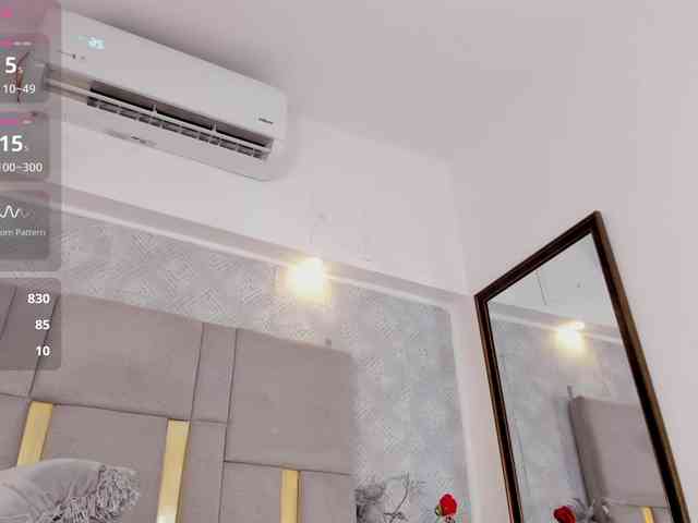 MilaSaenz webcam