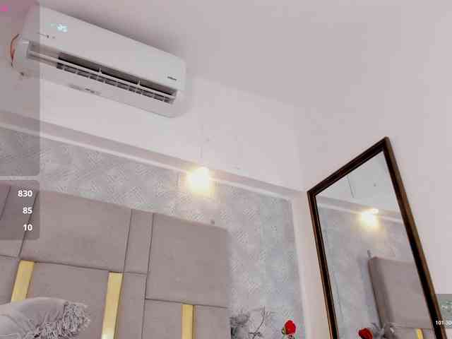 MilaSaenz webcam