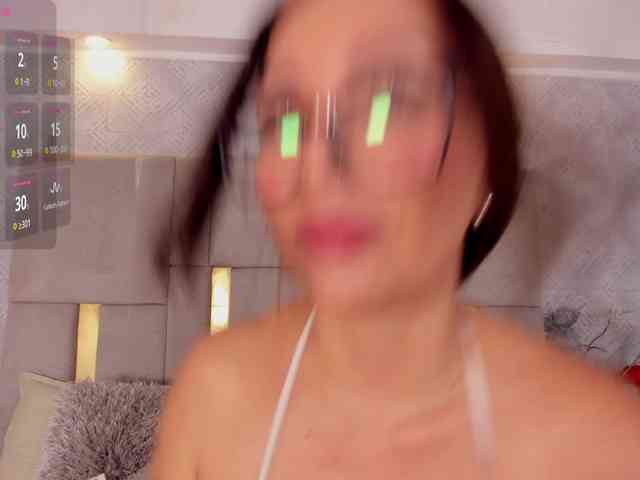 MilaSaenz webcam