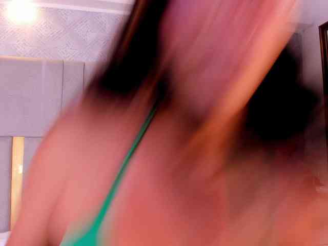 MilaSaenz webcam