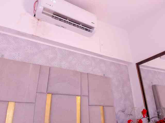 MilaSaenz webcam
