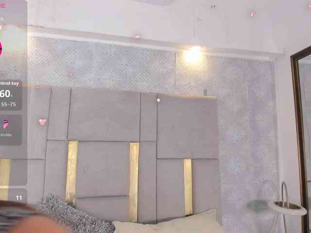 MilaSaenz webcam