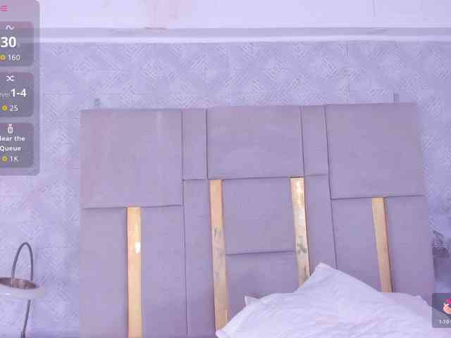 MilaSaenz webcam