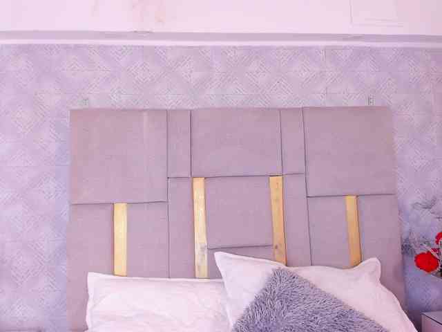 MilaSaenz webcam