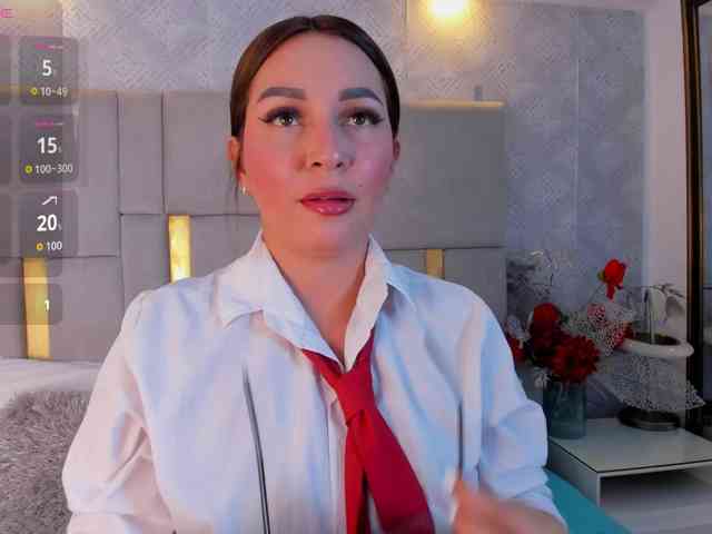 MilaSaenz webcam