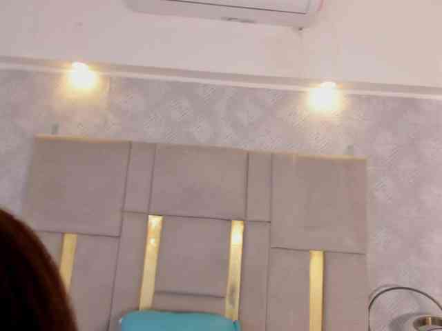 MilaSaenz webcam