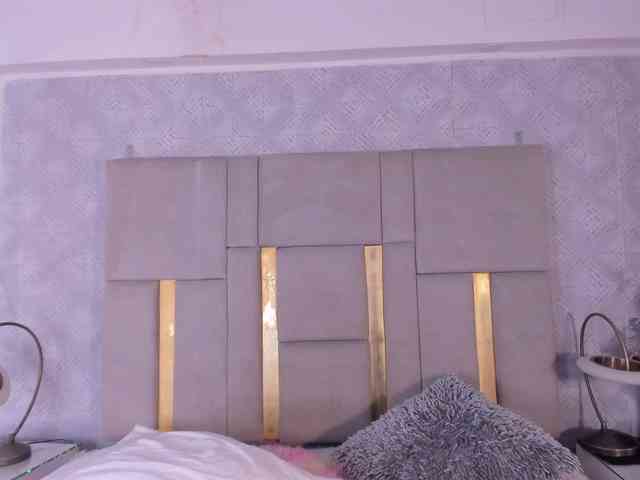 MilaSaenz webcam