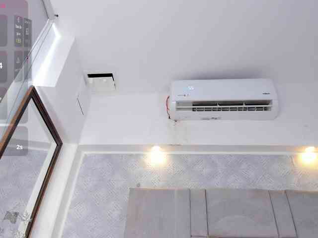 MilaSaenz webcam