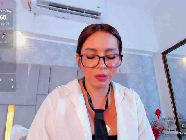 MilaSaenz webcam