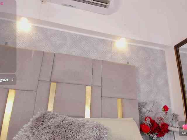 MilaSaenz webcam