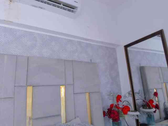 MilaSaenz webcam