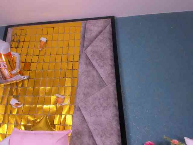 MilaSaenz webcam
