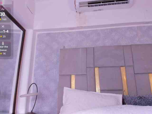 MilaSaenz webcam