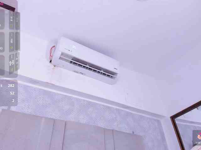 MilaSaenz webcam