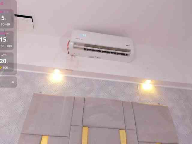 MilaSaenz webcam
