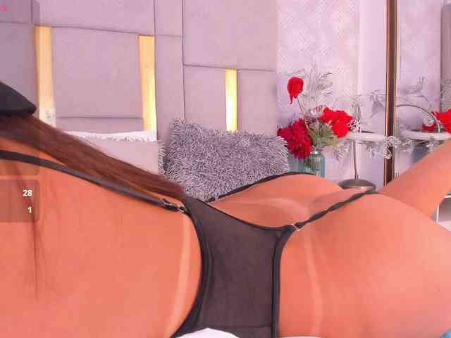 MilaSaenz webcam