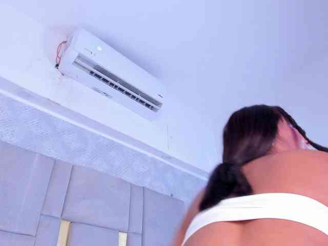 MilaSaenz webcam