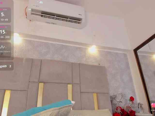 MilaSaenz webcam
