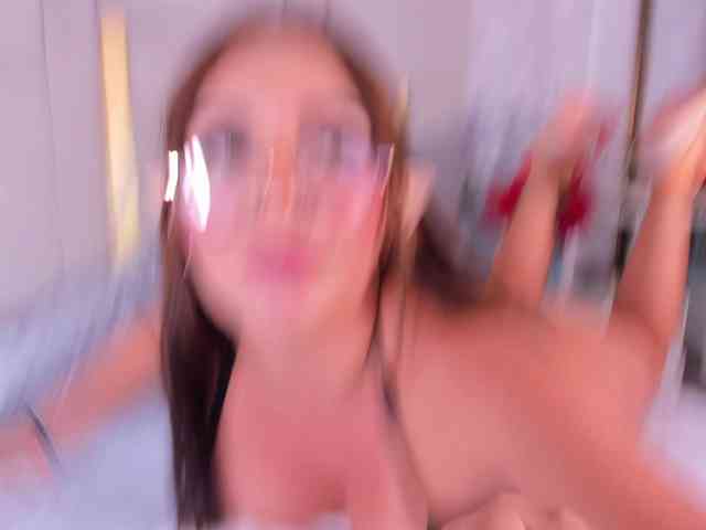 MilaSaenz webcam