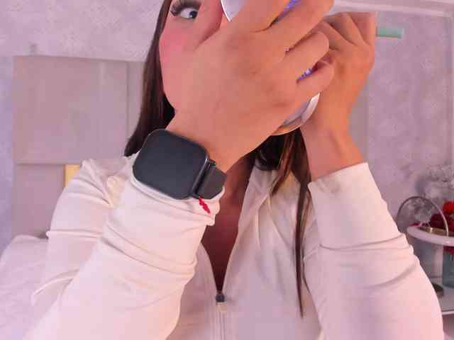 MilaSaenz webcam