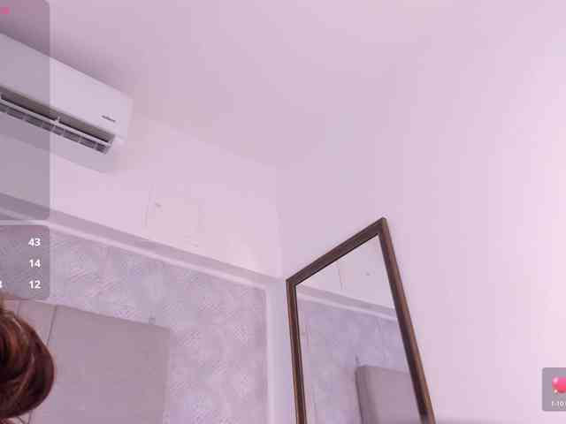 MilaSaenz webcam