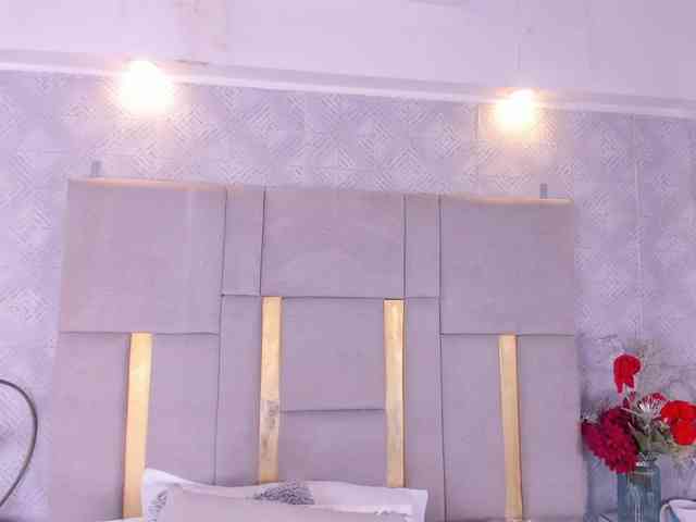 MilaSaenz webcam
