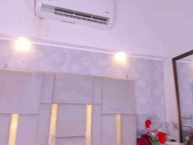 MilaSaenz webcam