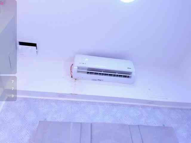MilaSaenz webcam