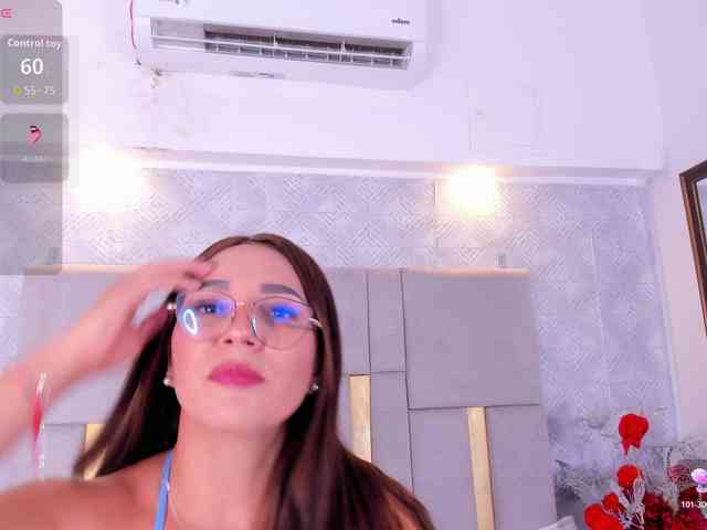 MilaSaenz webcam