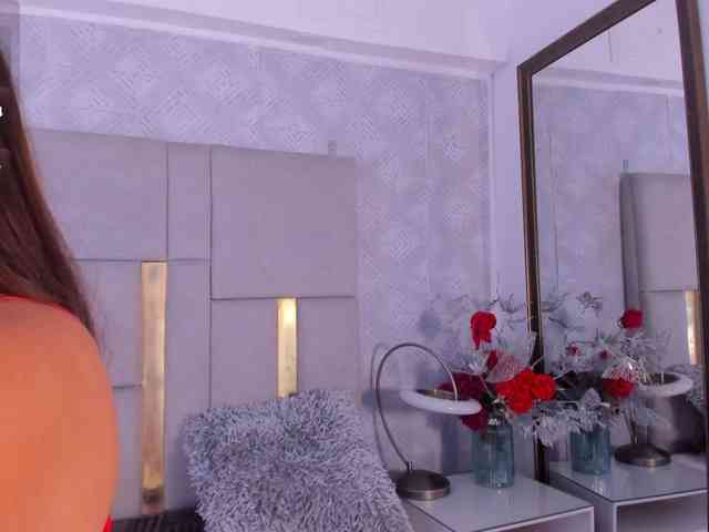 MilaSaenz webcam
