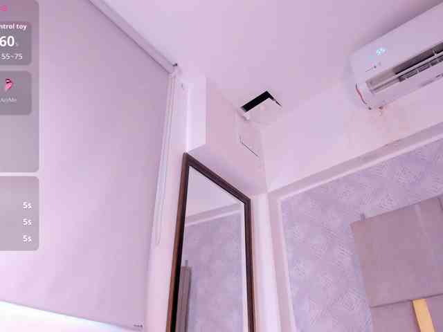 MilaSaenz webcam
