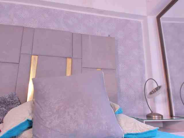 MilaSaenz webcam