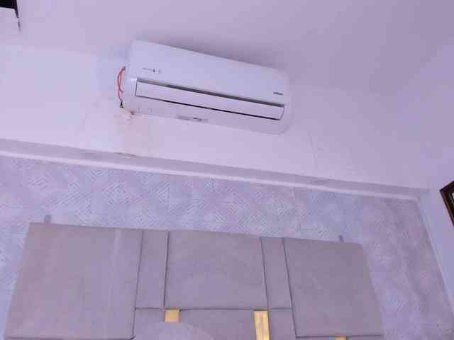 MilaSaenz webcam
