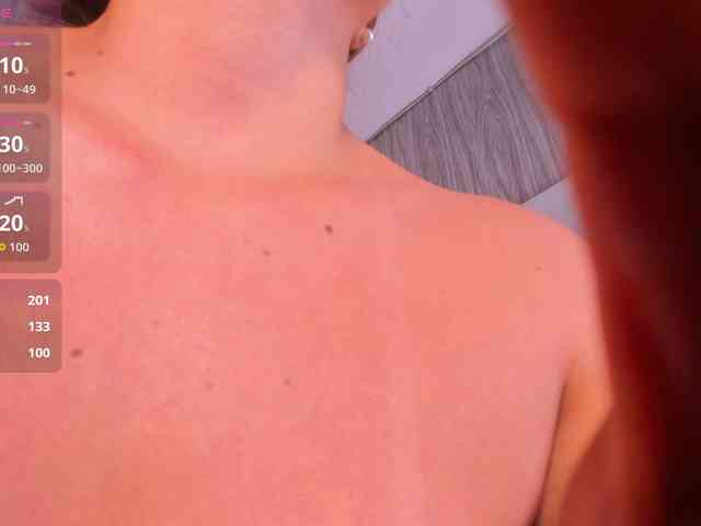 MilaSaenz webcam