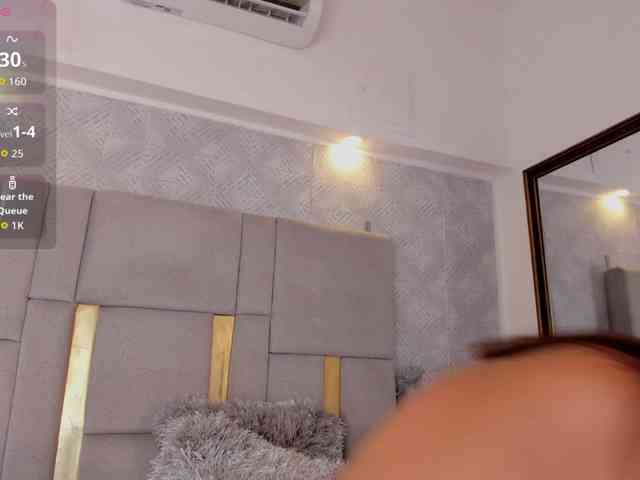 MilaSaenz webcam