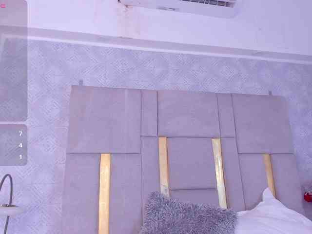 MilaSaenz webcam